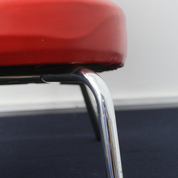 red vinyl lounge chair - 画像 (7)
