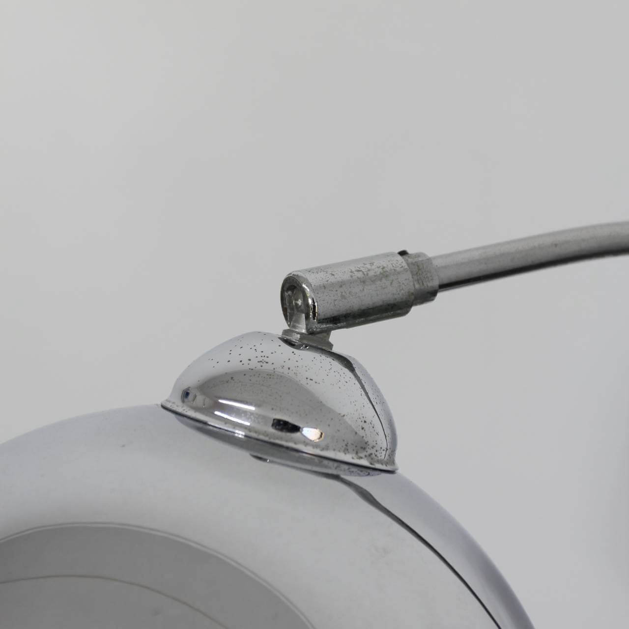 Curved Metal Table Lamp - 画像 (3)