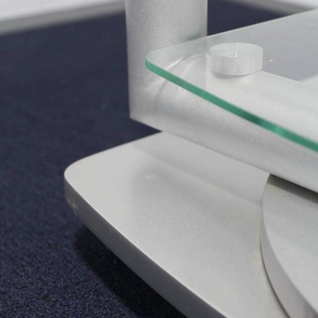 Rotating Glass Media Console - 画像 (12)