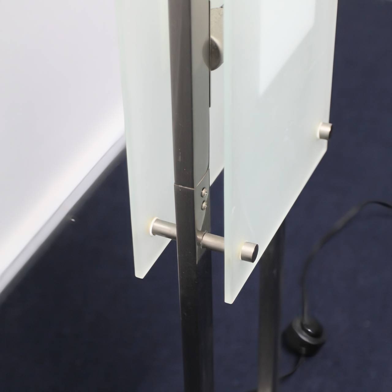 Glass Panel Floor Lamp - 画像 (10)