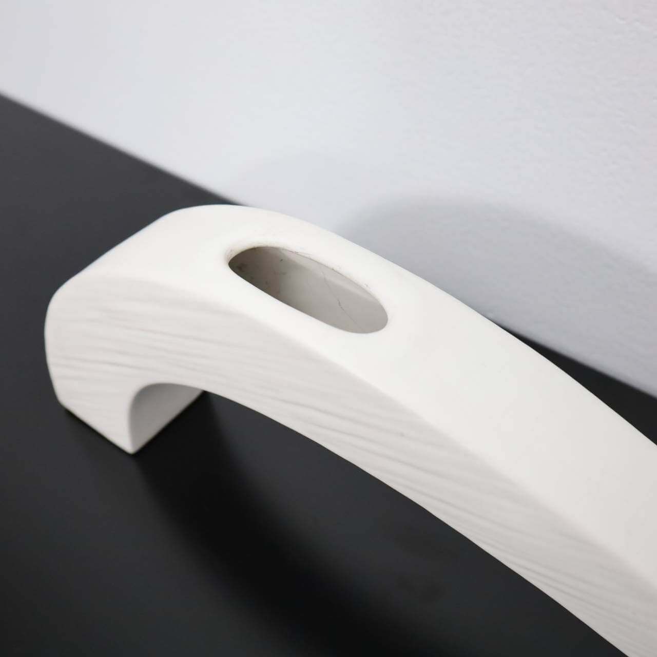 Arc Ceramic Vase - 画像 (6)