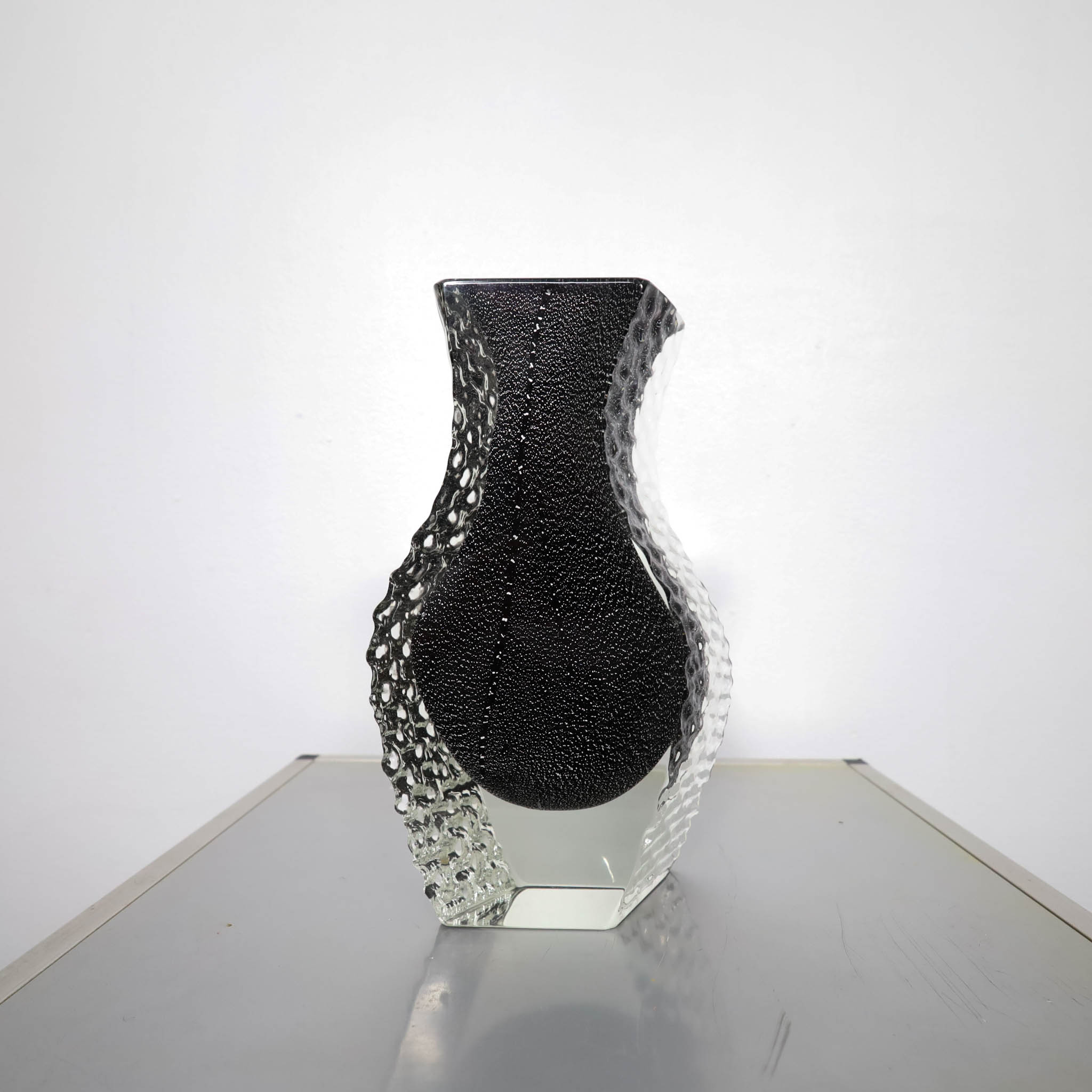 Black Core Glass Vase - 画像 (3)