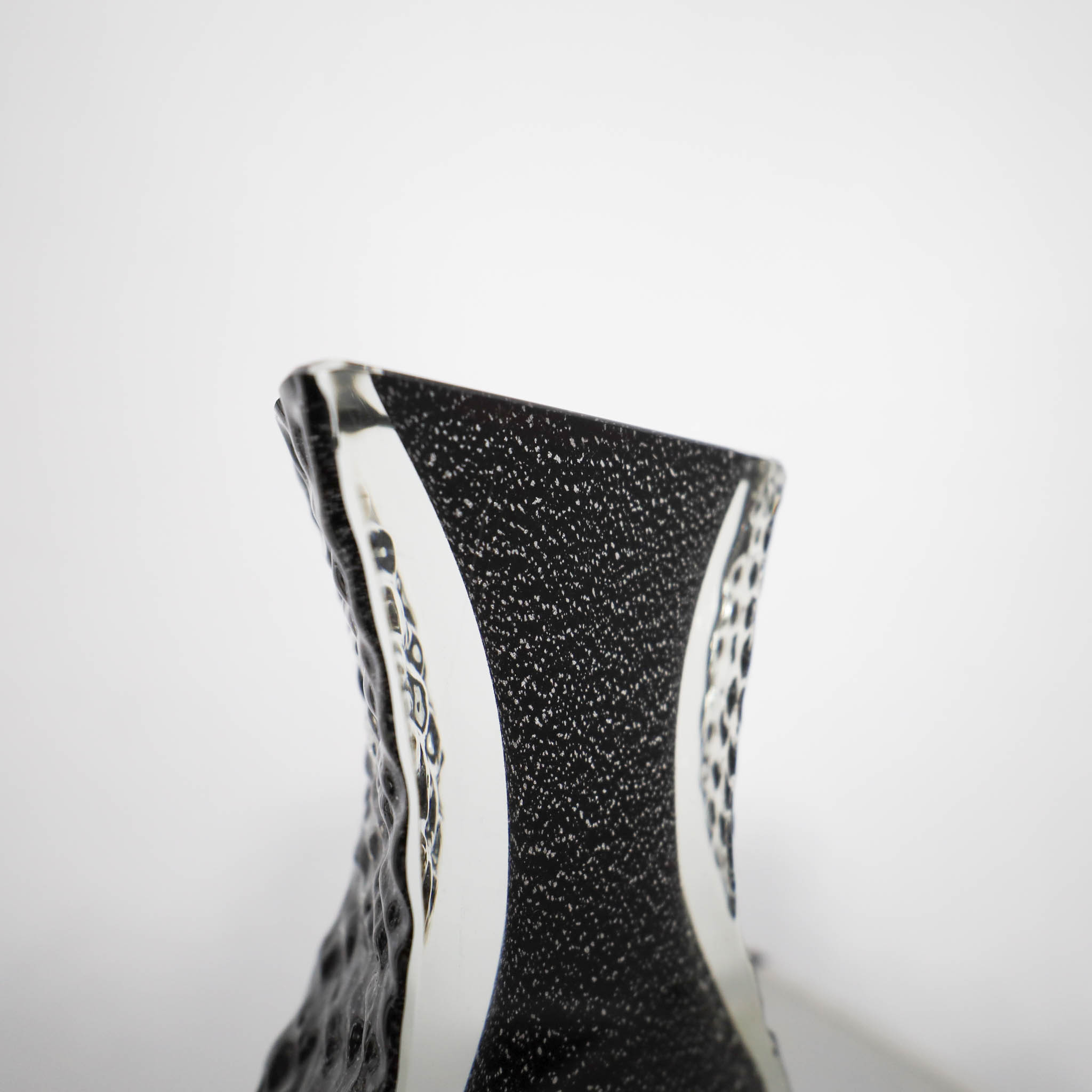 Black Core Glass Vase - 画像 (8)