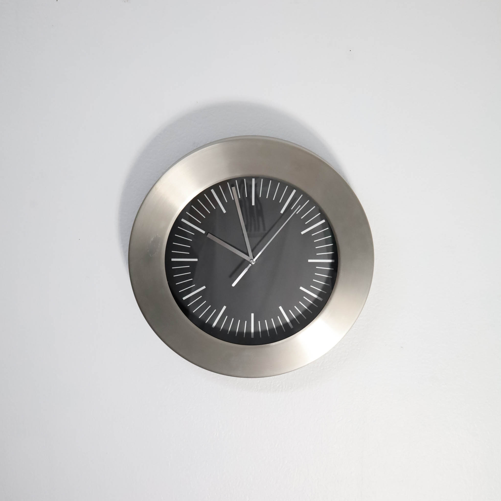 Radial Index Metal Clock - 画像 (2)