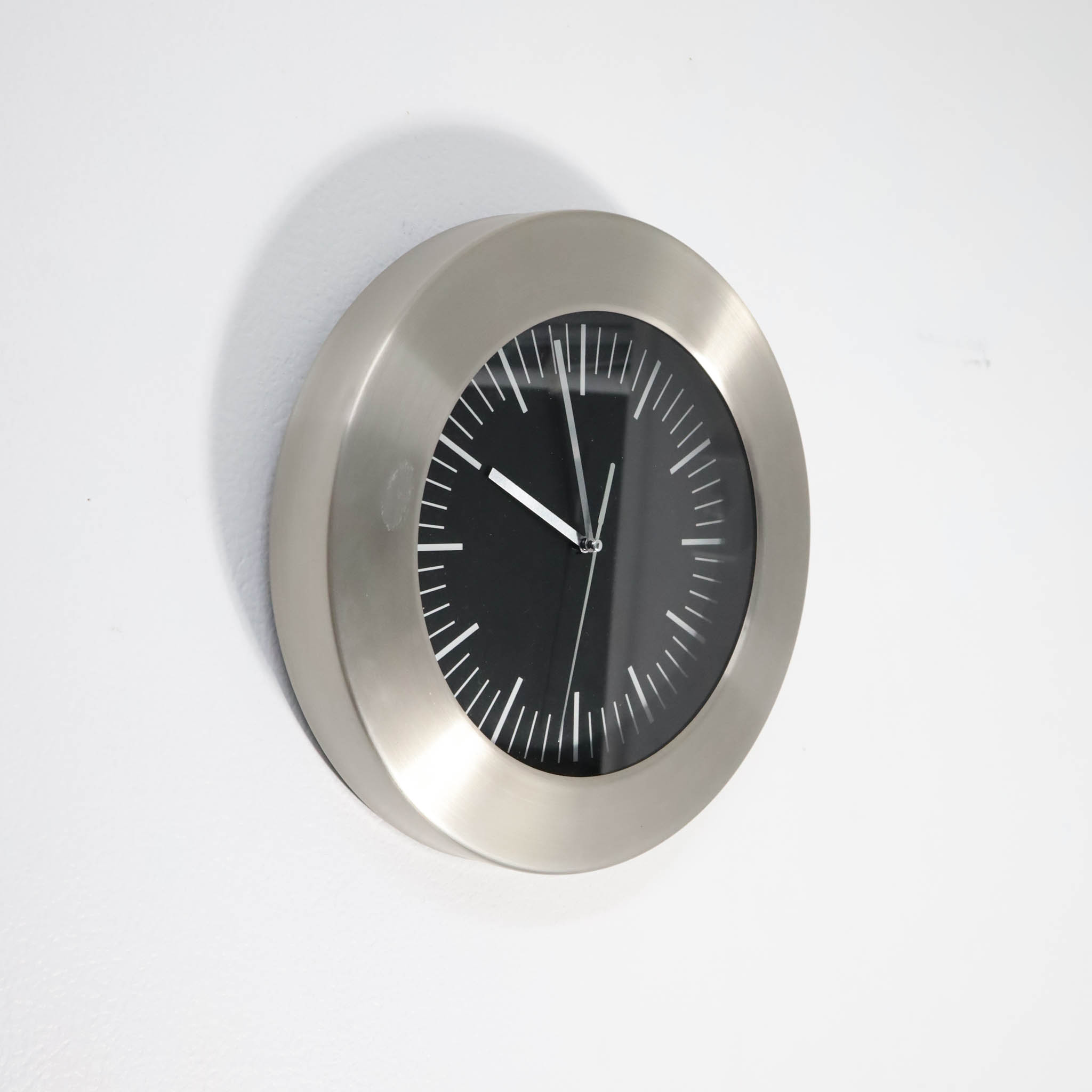 Radial Index Metal Clock - 画像 (4)