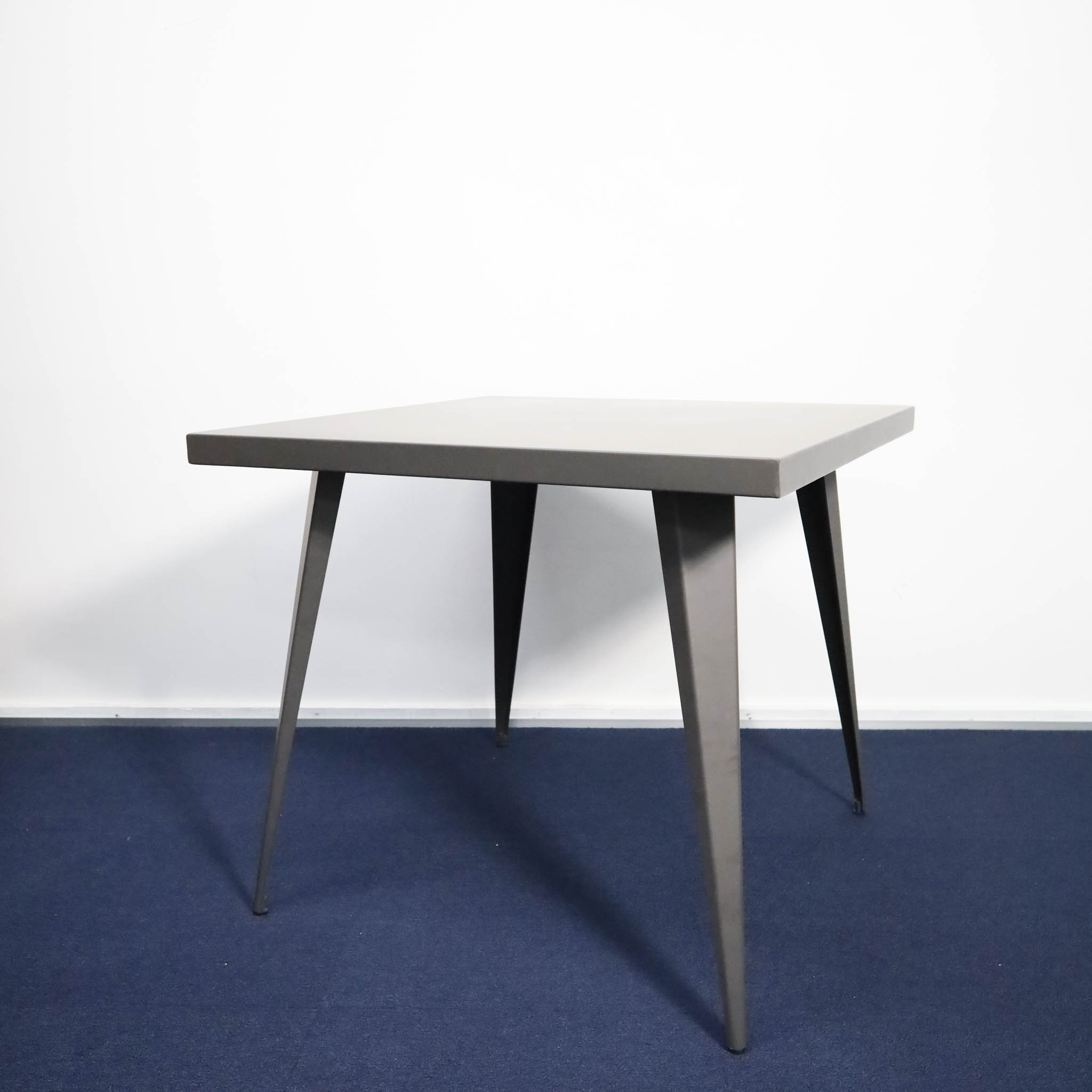 Tapered Steel Square Table - 画像 (2)