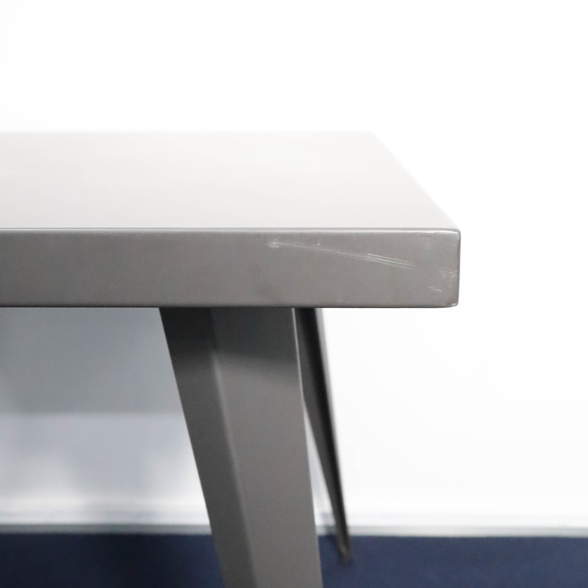 Tapered Steel Square Table - 画像 (8)