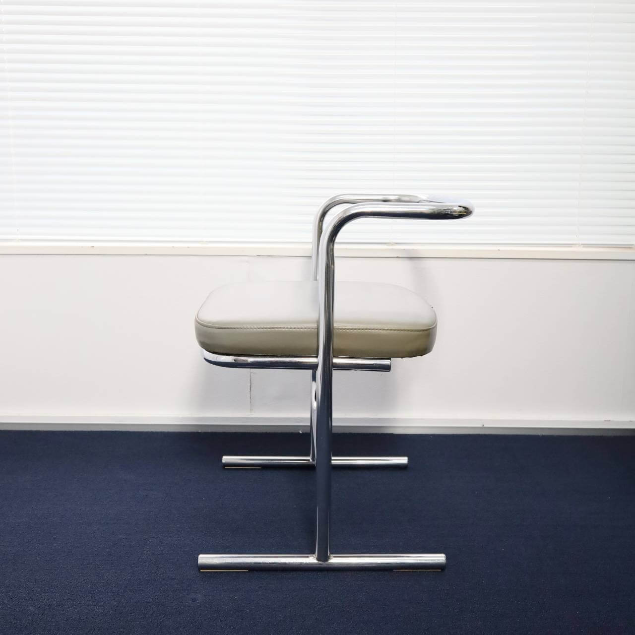 Open Back Tubular Arm Chair - 画像 (3)