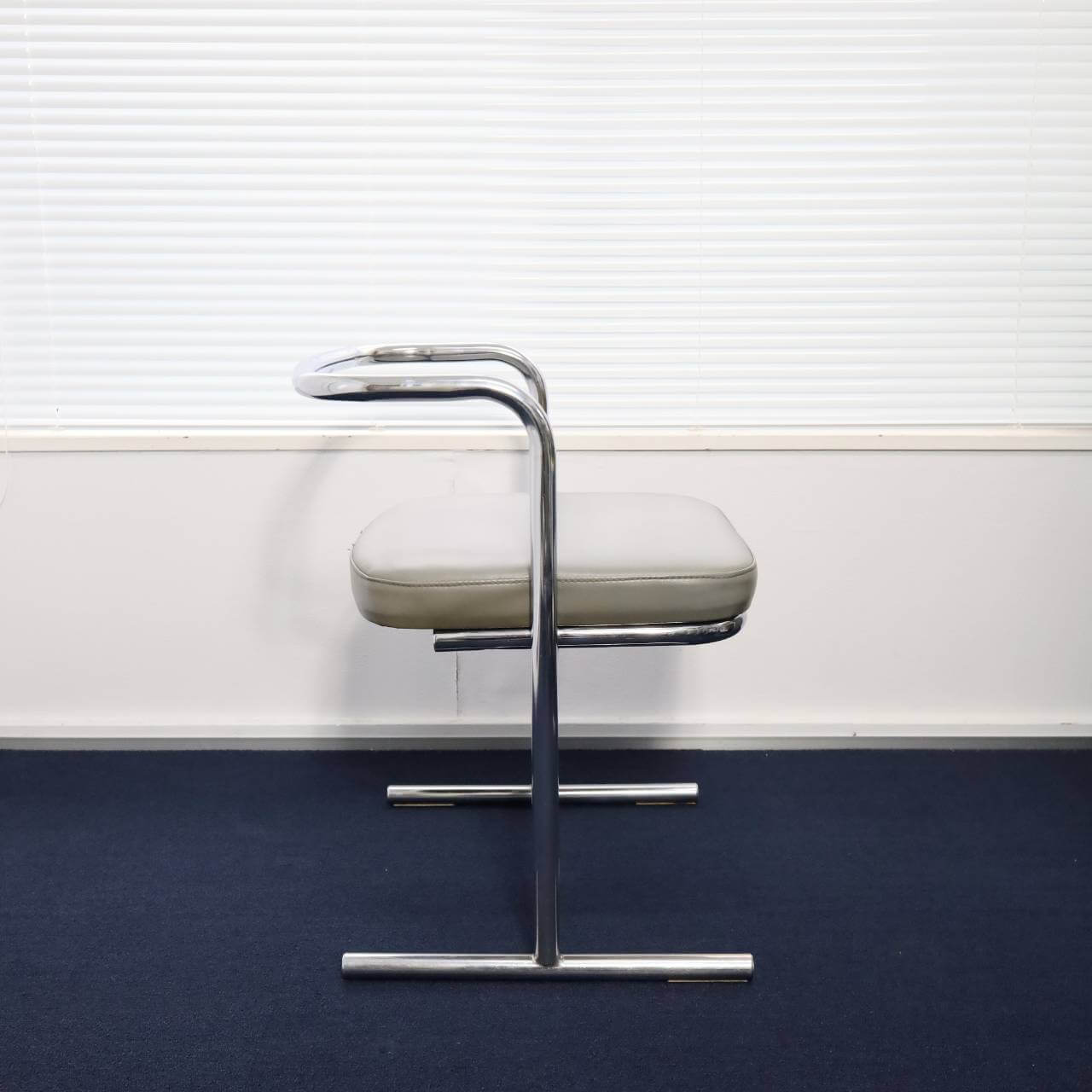 Open Back Tubular Arm Chair - 画像 (5)