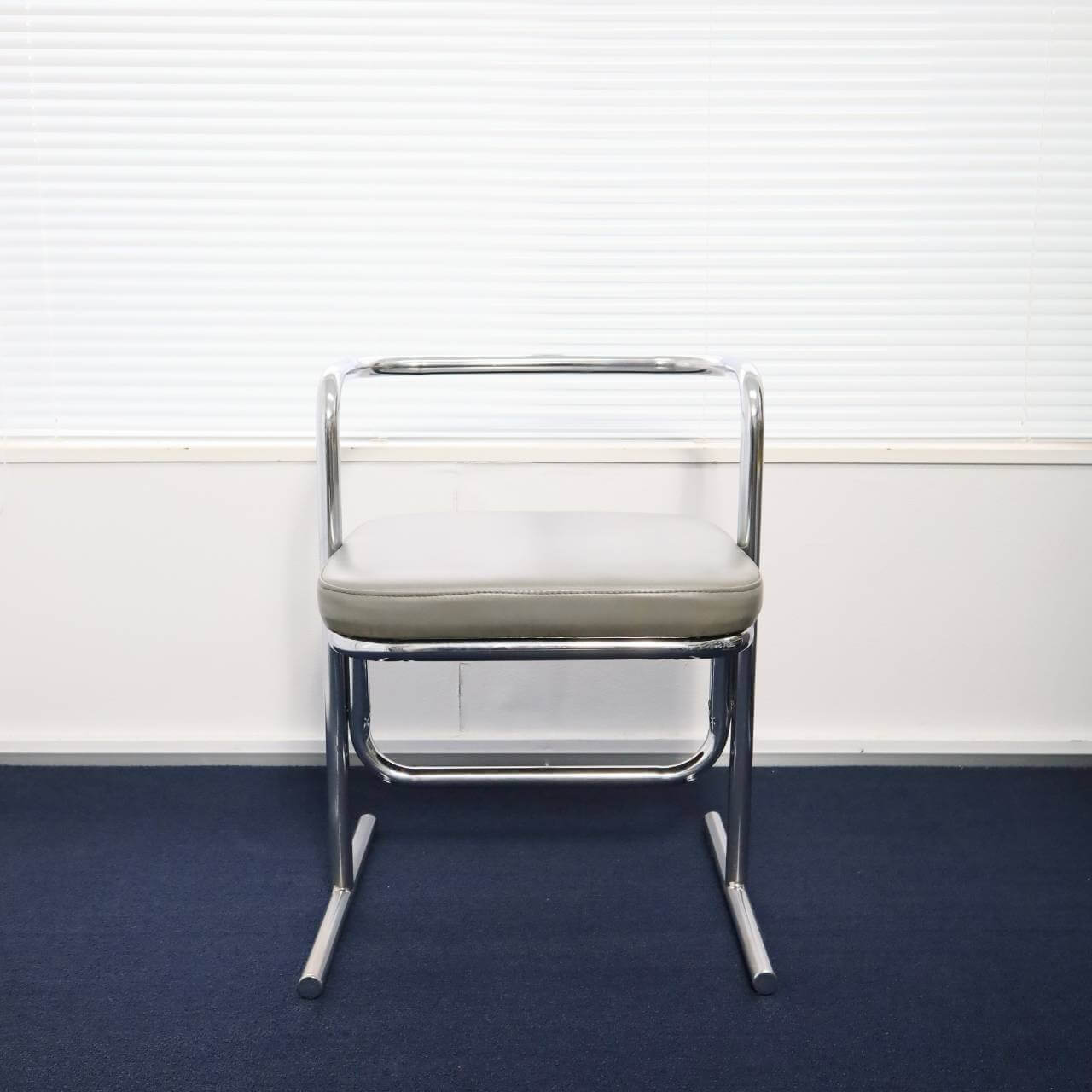 Open Back Tubular Arm Chair - 画像 (2)